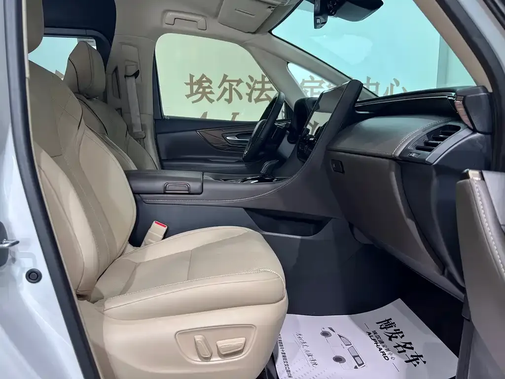Toyota Alphard — фото 3