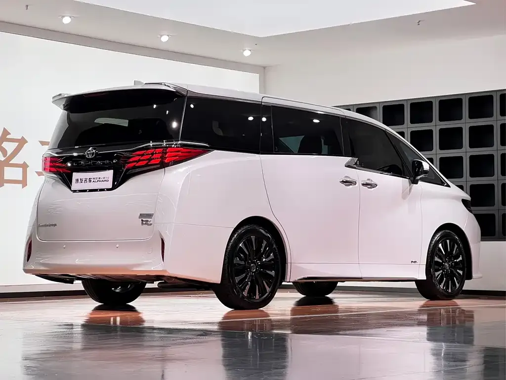 Toyota Alphard — фото 7