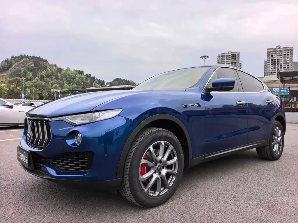 Maserati Levante — фото 1