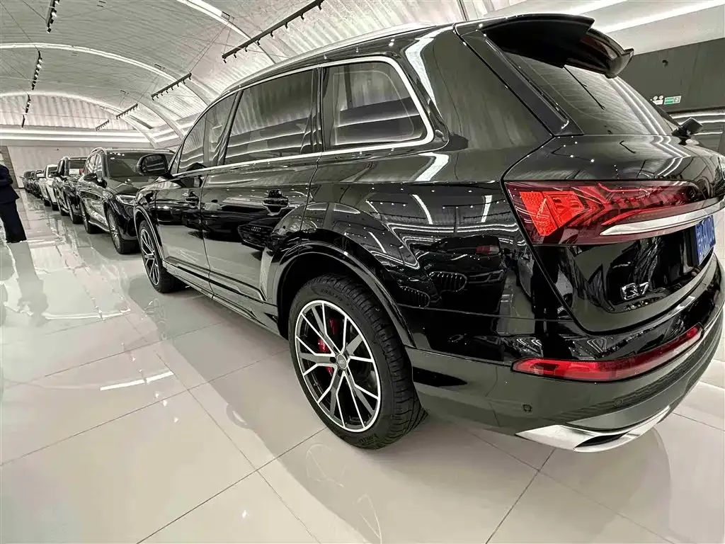 Audi Q7 — фото 7