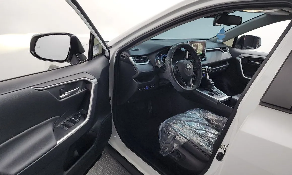 Toyota RAV4 — фото 2