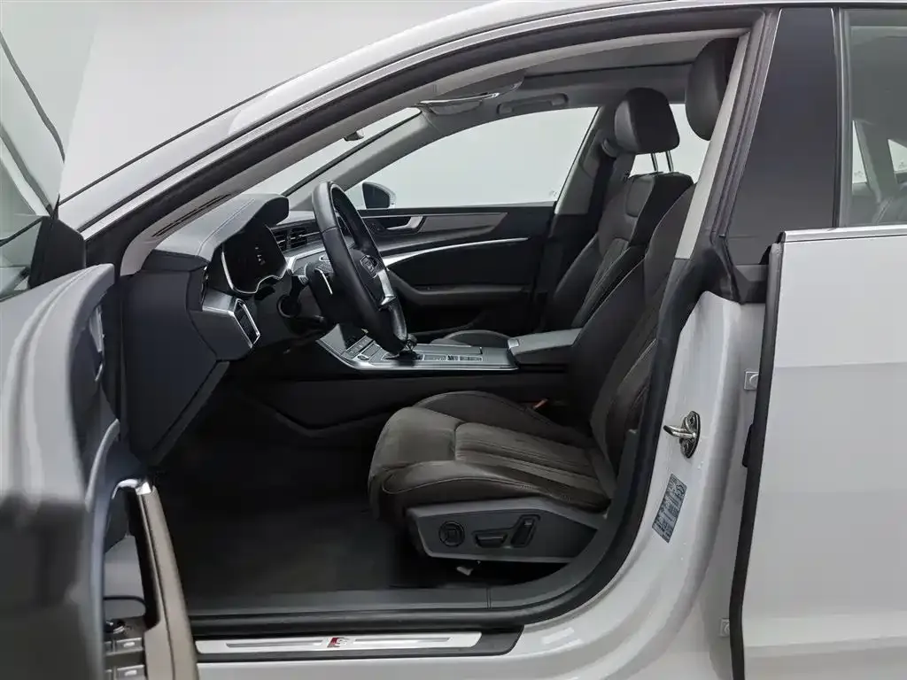 Audi A7L 2024 из CN, фото 6