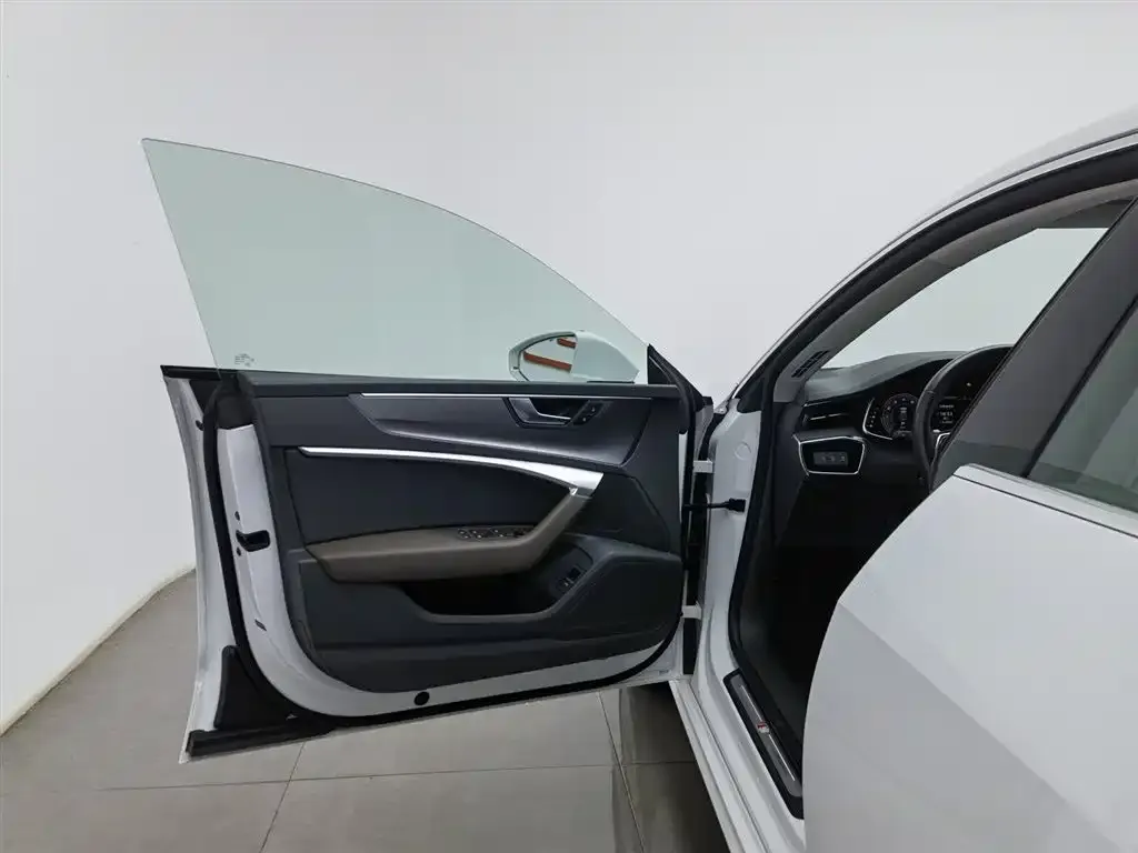 Audi A7L 2024 из CN, фото 4