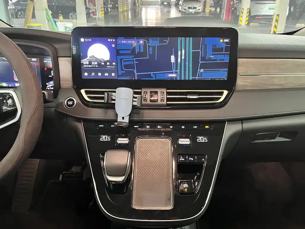 Hongqi HQ9 — фото 3