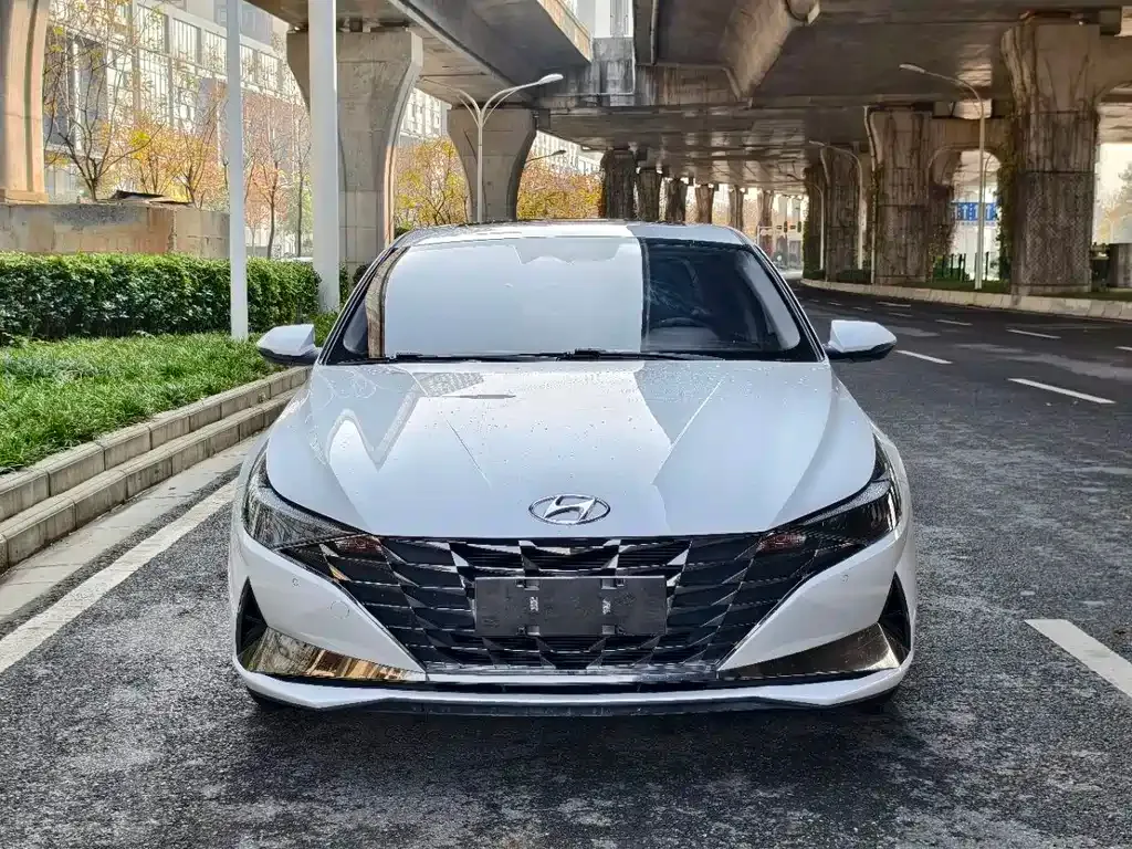 Hyundai Elantra — фото 7
