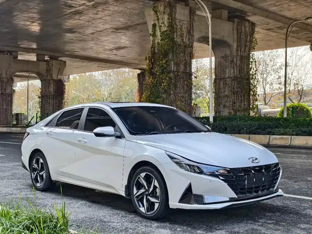Hyundai Elantra — фото 10