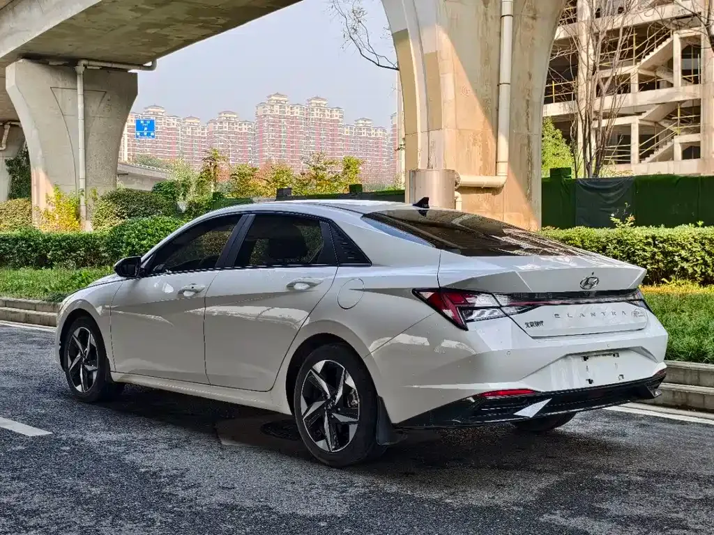 Hyundai Elantra — фото 9