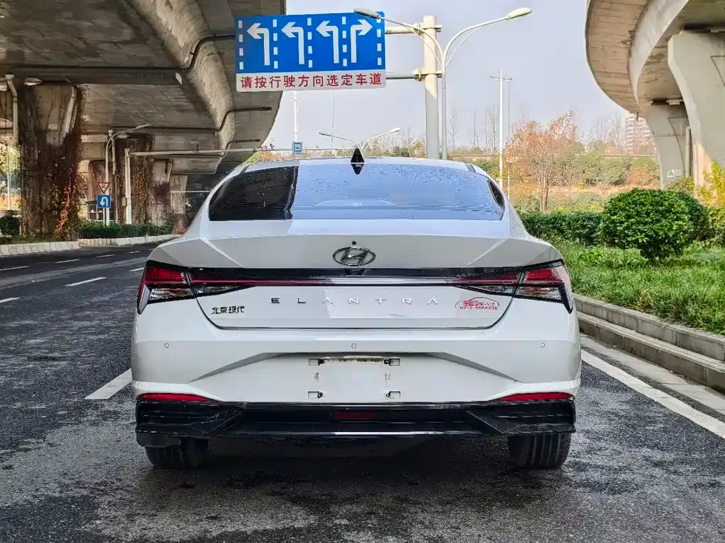 Hyundai Elantra — фото 5