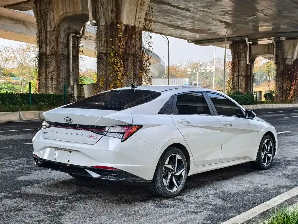 Hyundai Elantra — фото 6