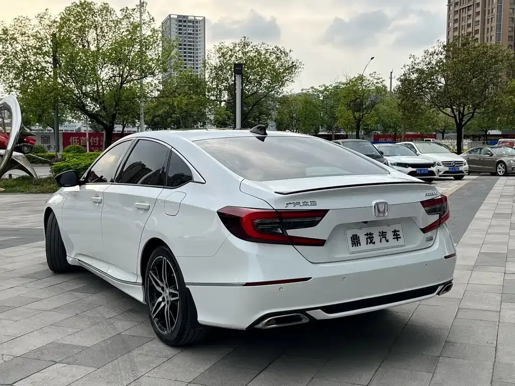 Honda Accord — фото 10
