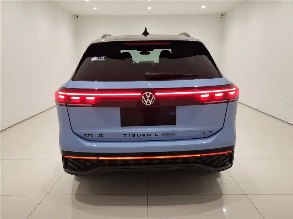 Volkswagen Tiguan L — фото 2