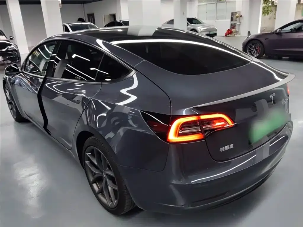 Tesla Model 3 — фото 3