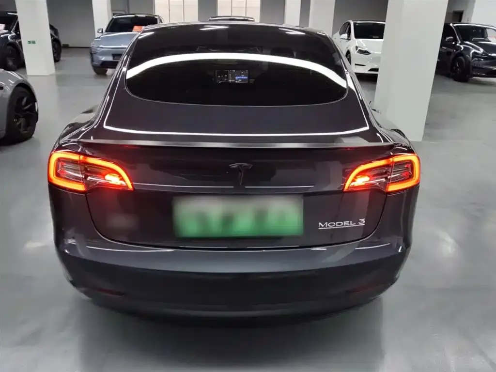 Tesla Model 3 — фото 10