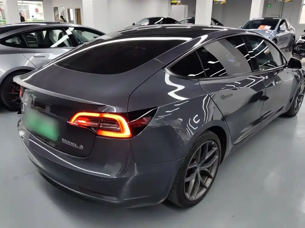 Tesla Model 3 — фото 9
