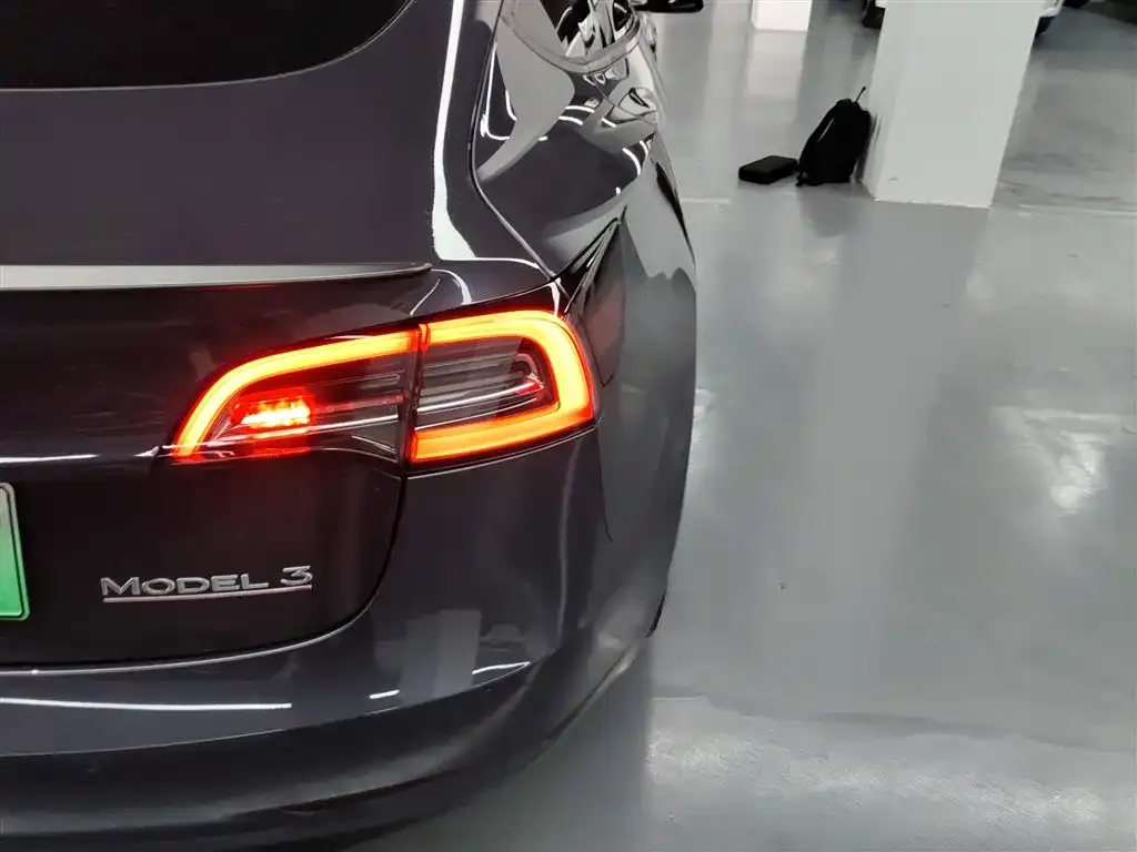 Tesla Model 3 — фото 4
