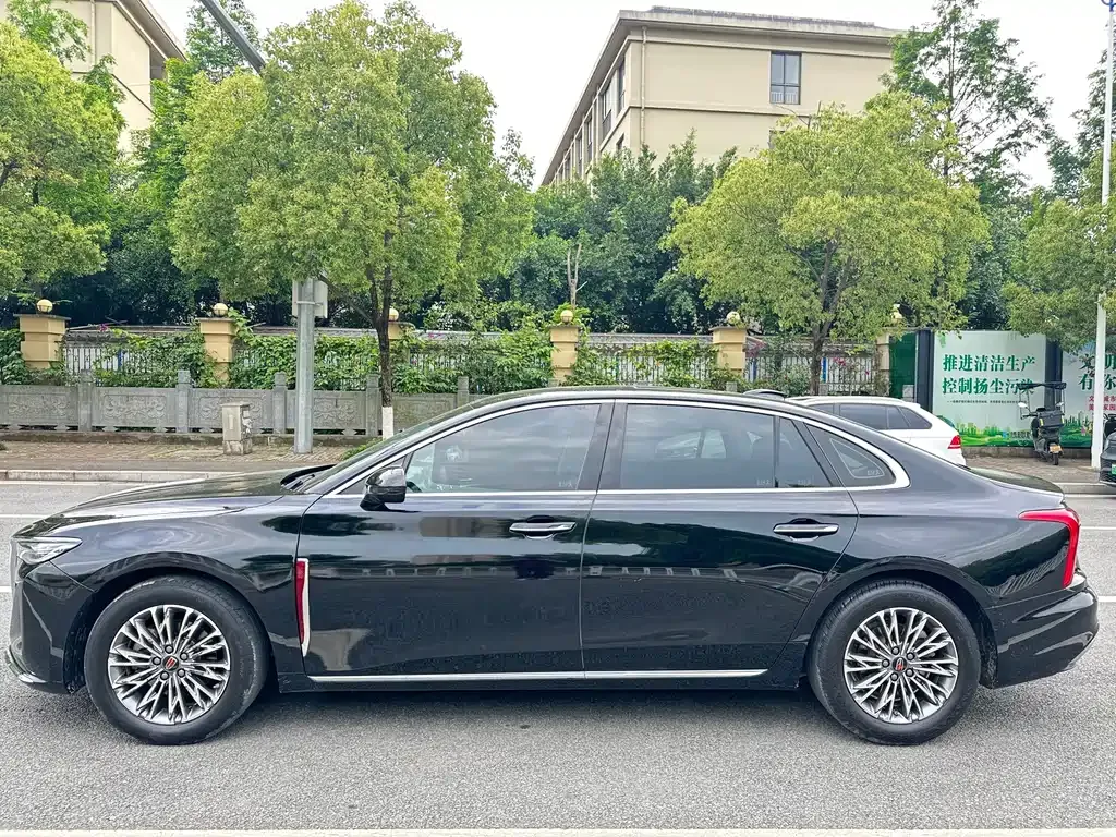 Hongqi H5 — фото 10