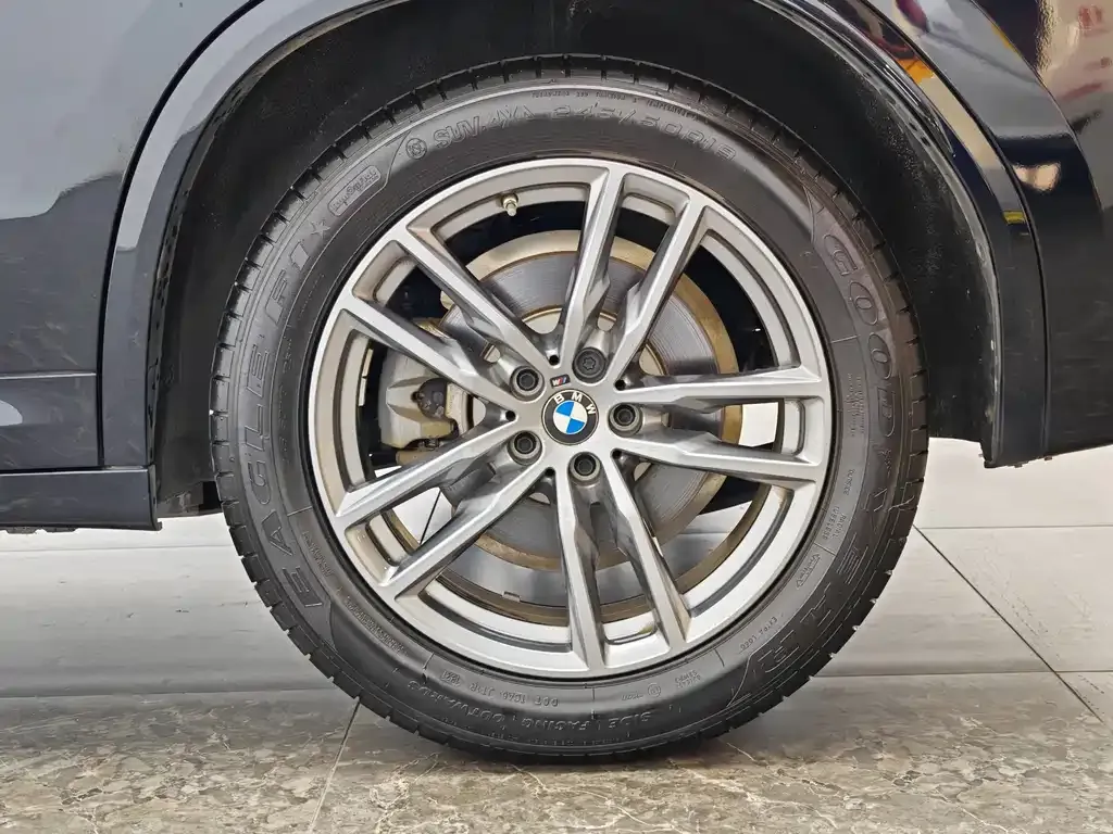 BMW X3 — фото 10