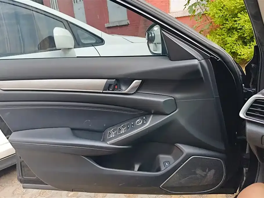 Honda Accord — фото 10
