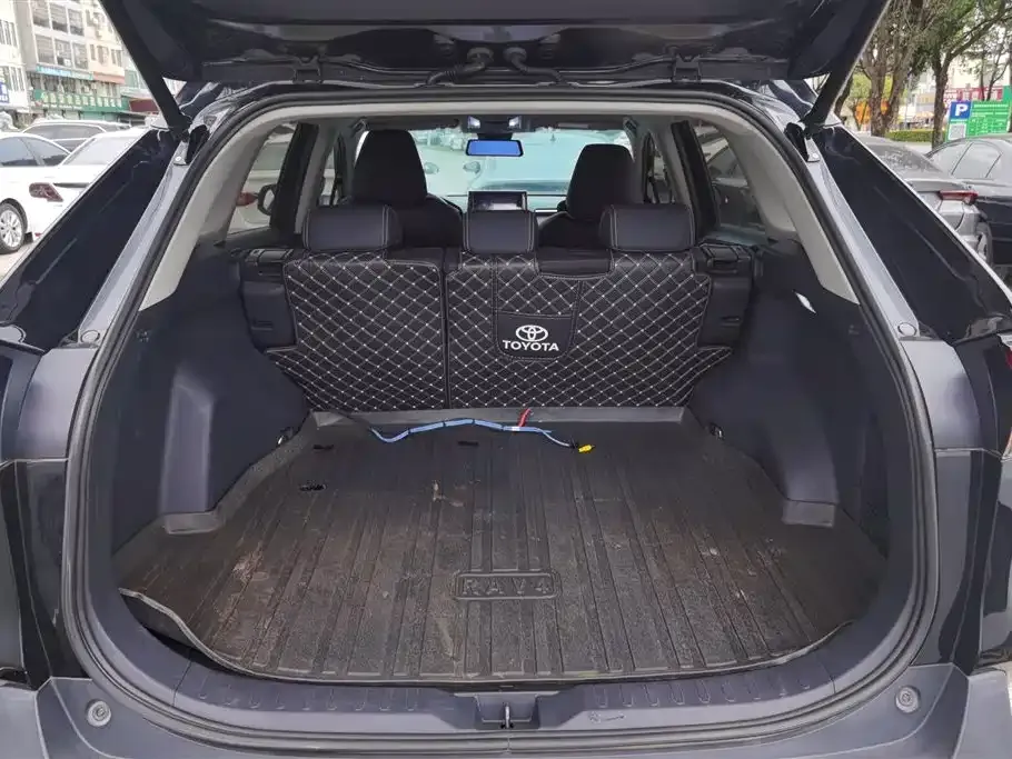 Toyota RAV4 — фото 9