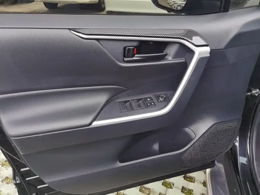 Toyota RAV4 — фото 3