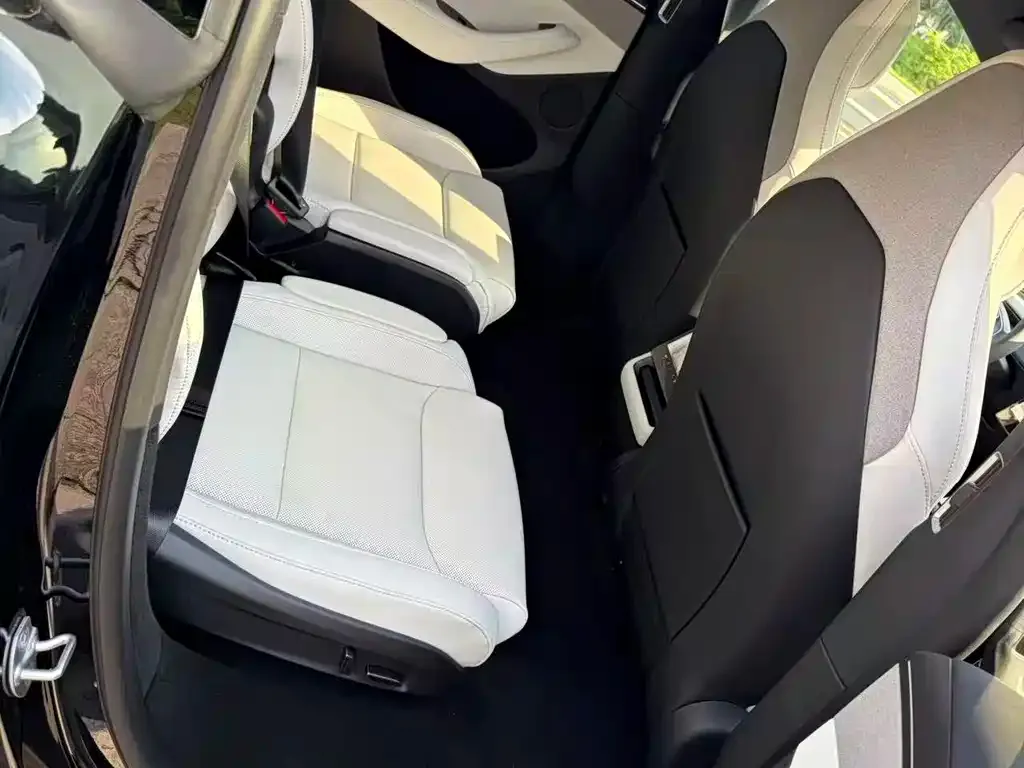 Tesla Model Y L — фото 2
