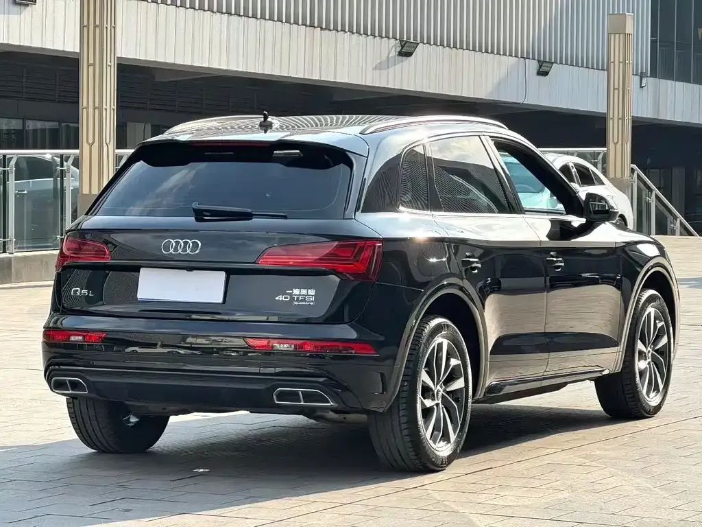 Audi Q5L — фото 8