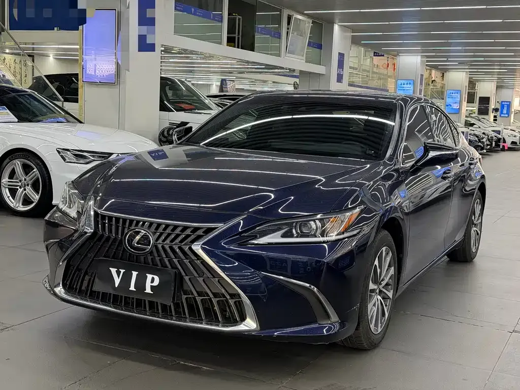 Lexus ES — фото 1