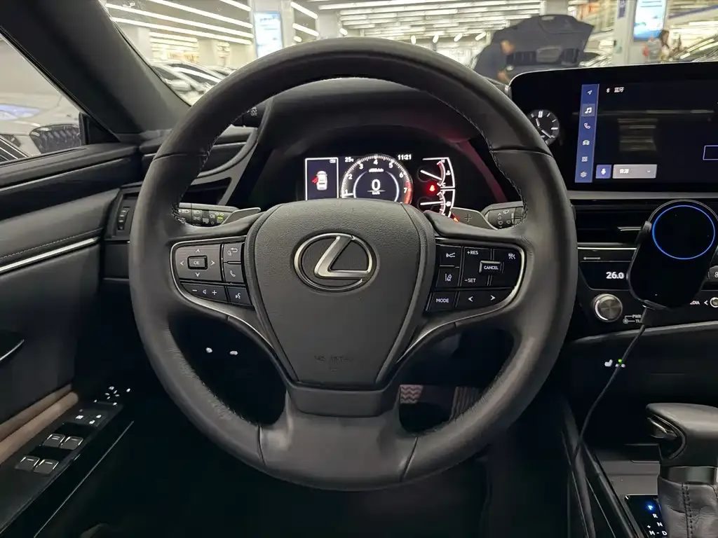 Lexus ES — фото 10