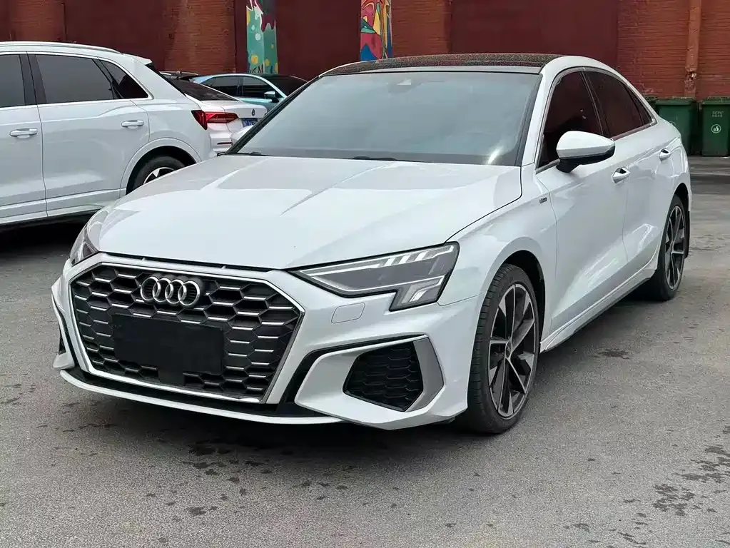 Audi A3 — фото 1