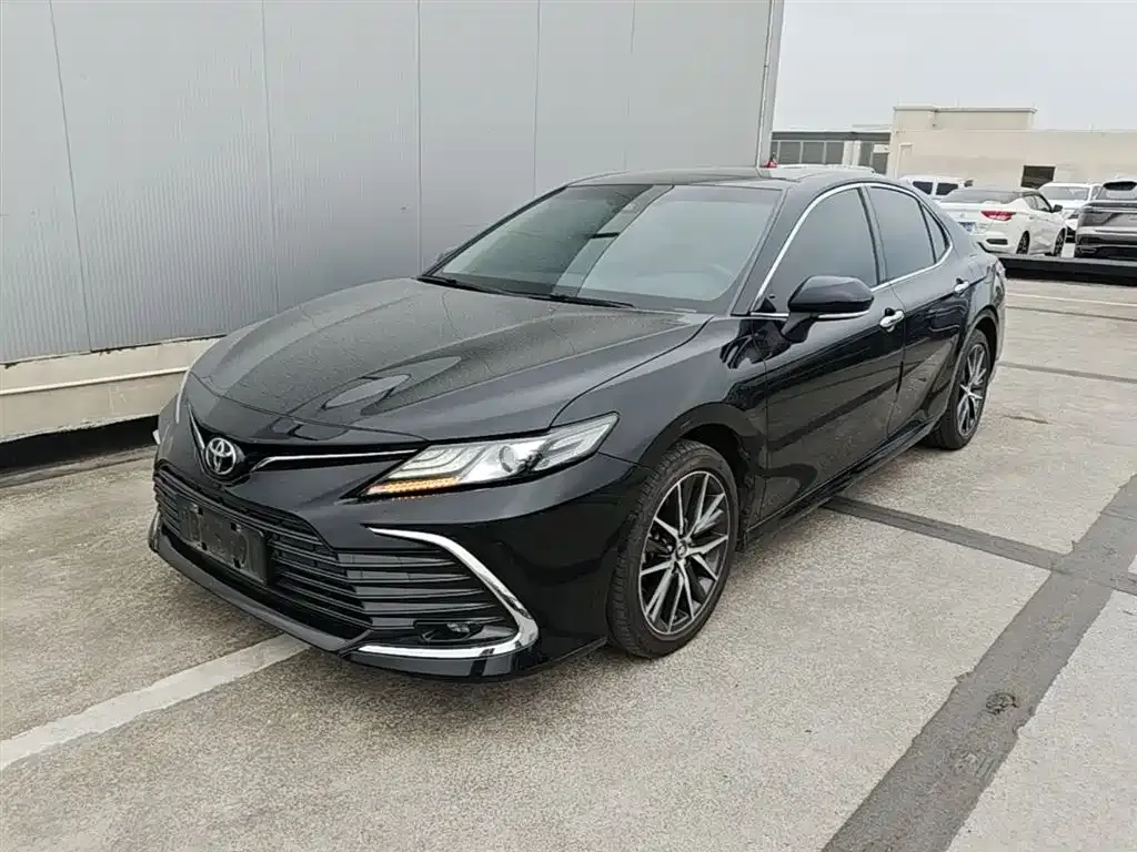 Toyota Camry — фото 3