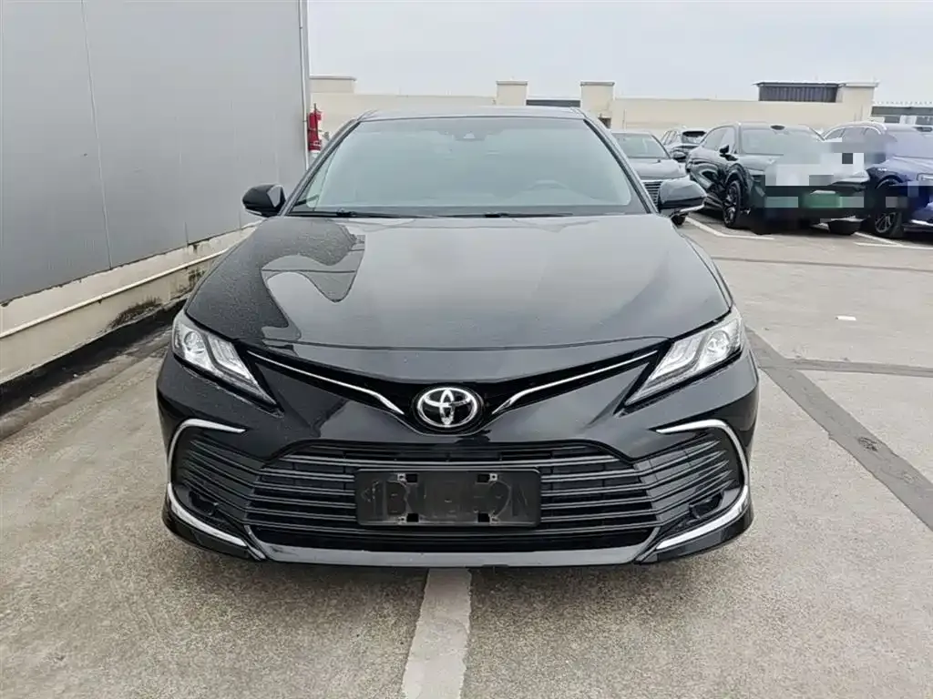 Toyota Camry — фото 5