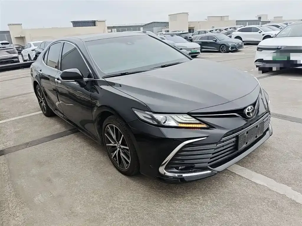 Toyota Camry — фото 8