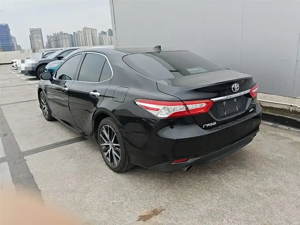 Toyota Camry — фото 7