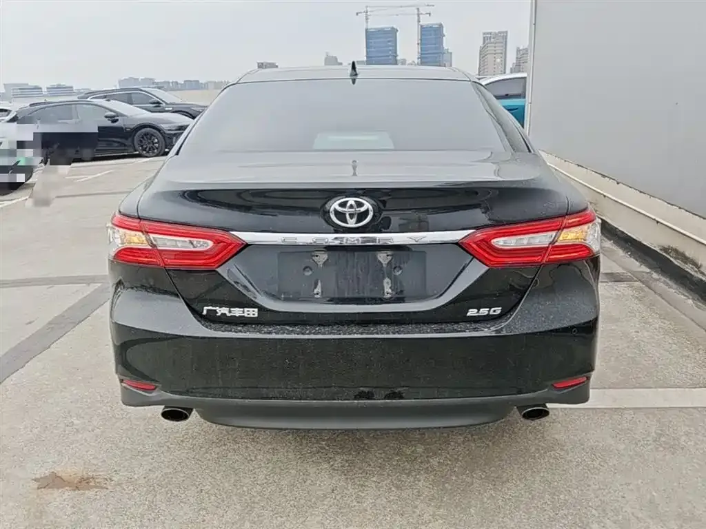 Toyota Camry — фото 4