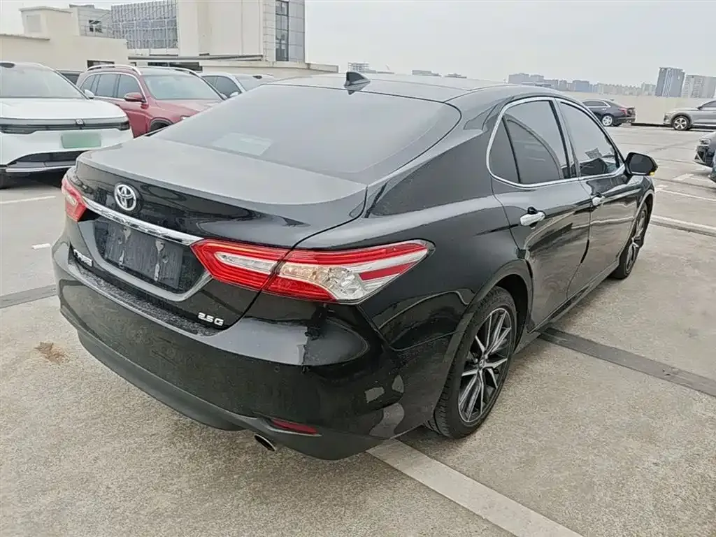 Toyota Camry — фото 9