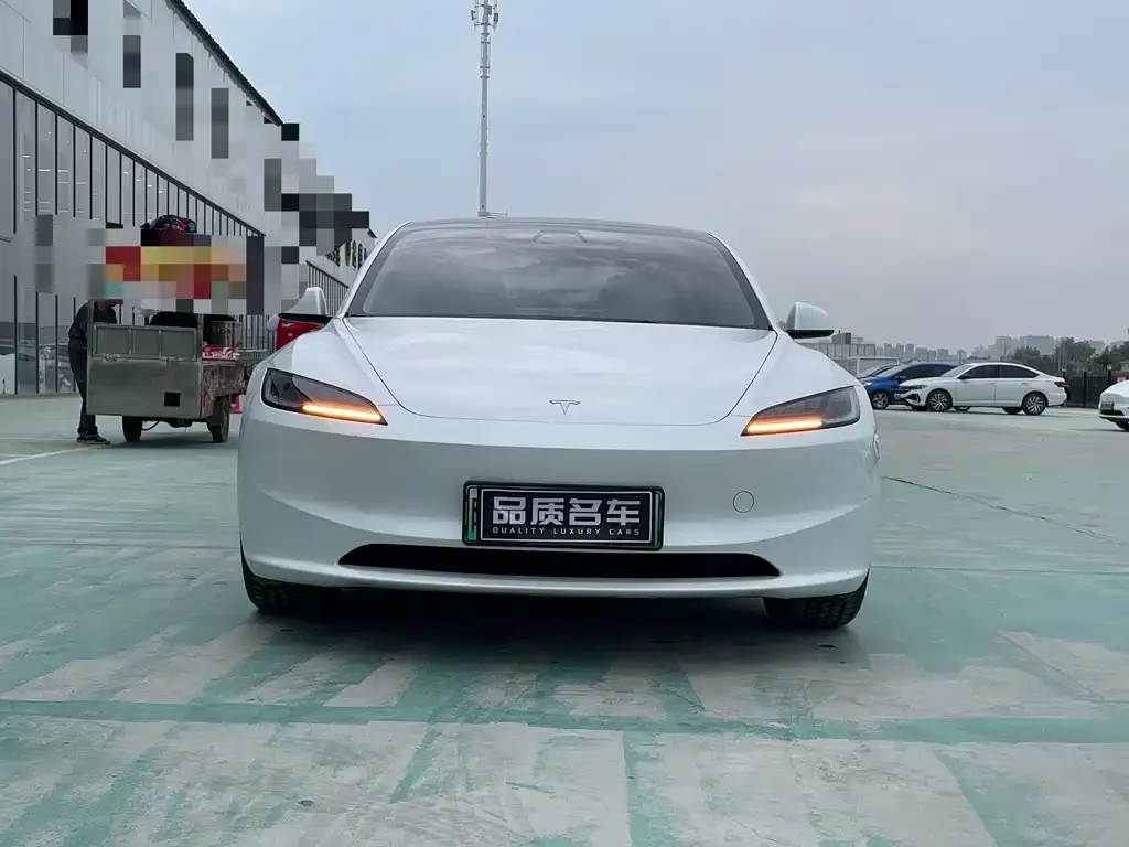 Tesla Model 3 — фото 9