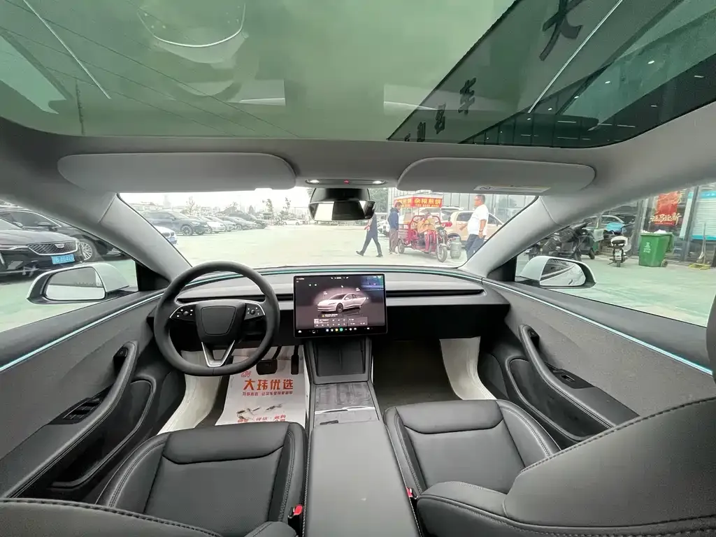 Tesla Model 3 — фото 4