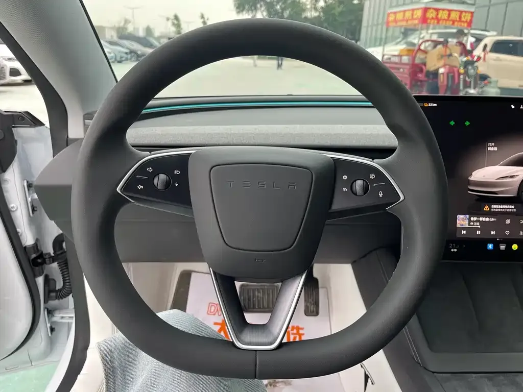 Tesla Model 3 — фото 8