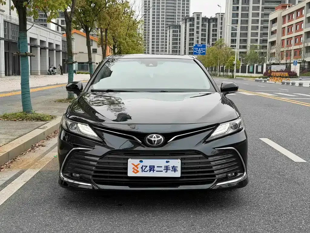 Toyota Camry — фото 8