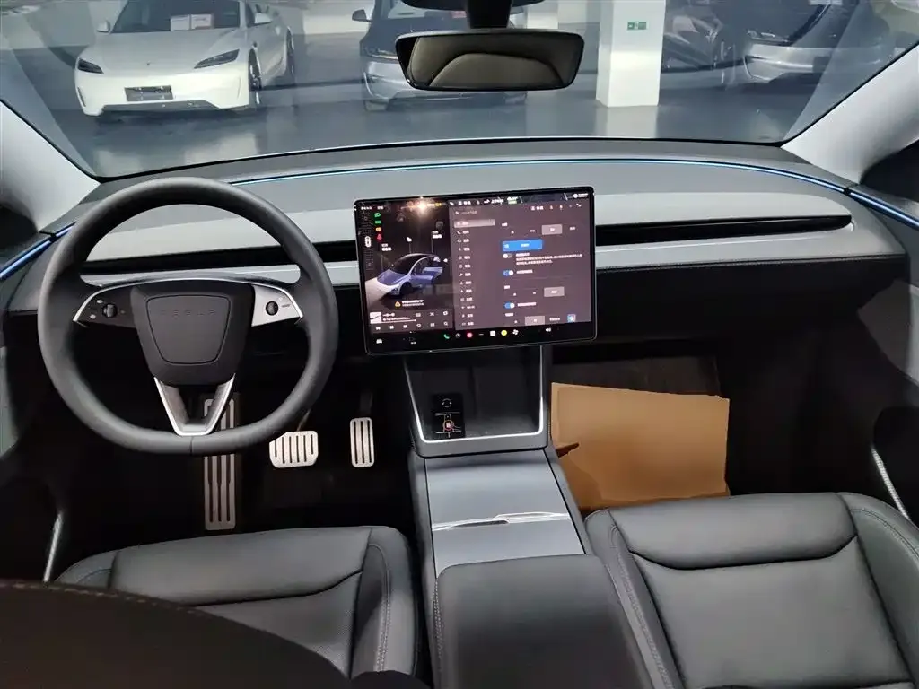 Tesla Model Y — фото 8