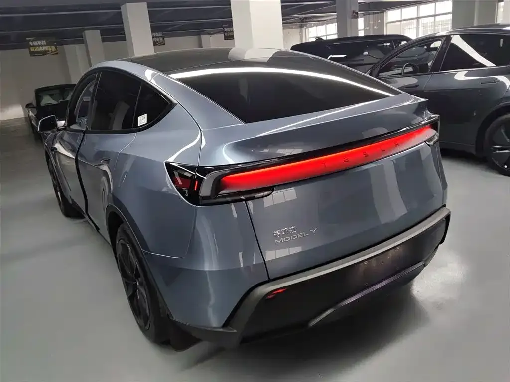 Tesla Model Y — фото 5