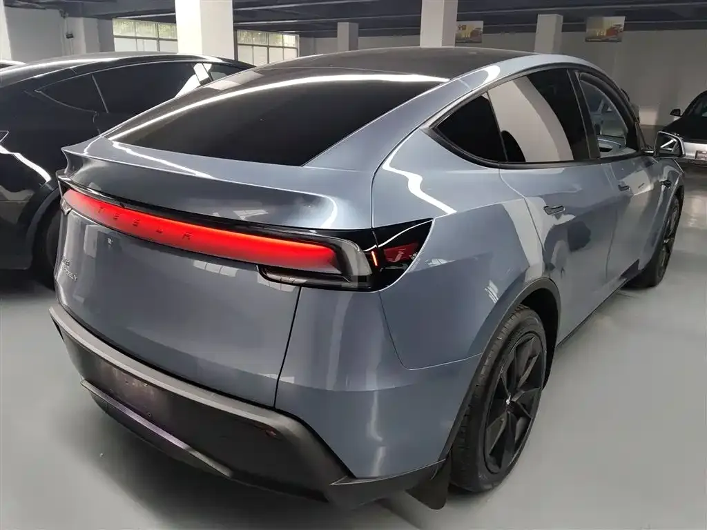 Tesla Model Y — фото 9