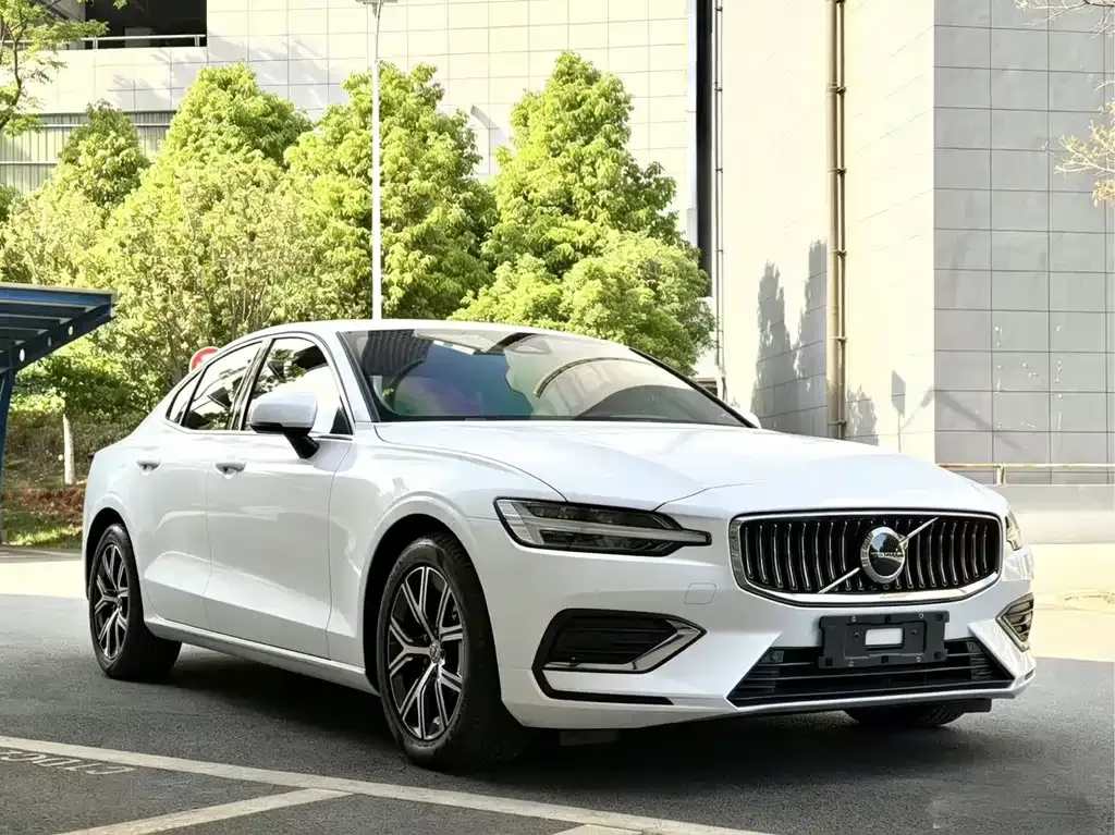 Volvo S60 — фото 8