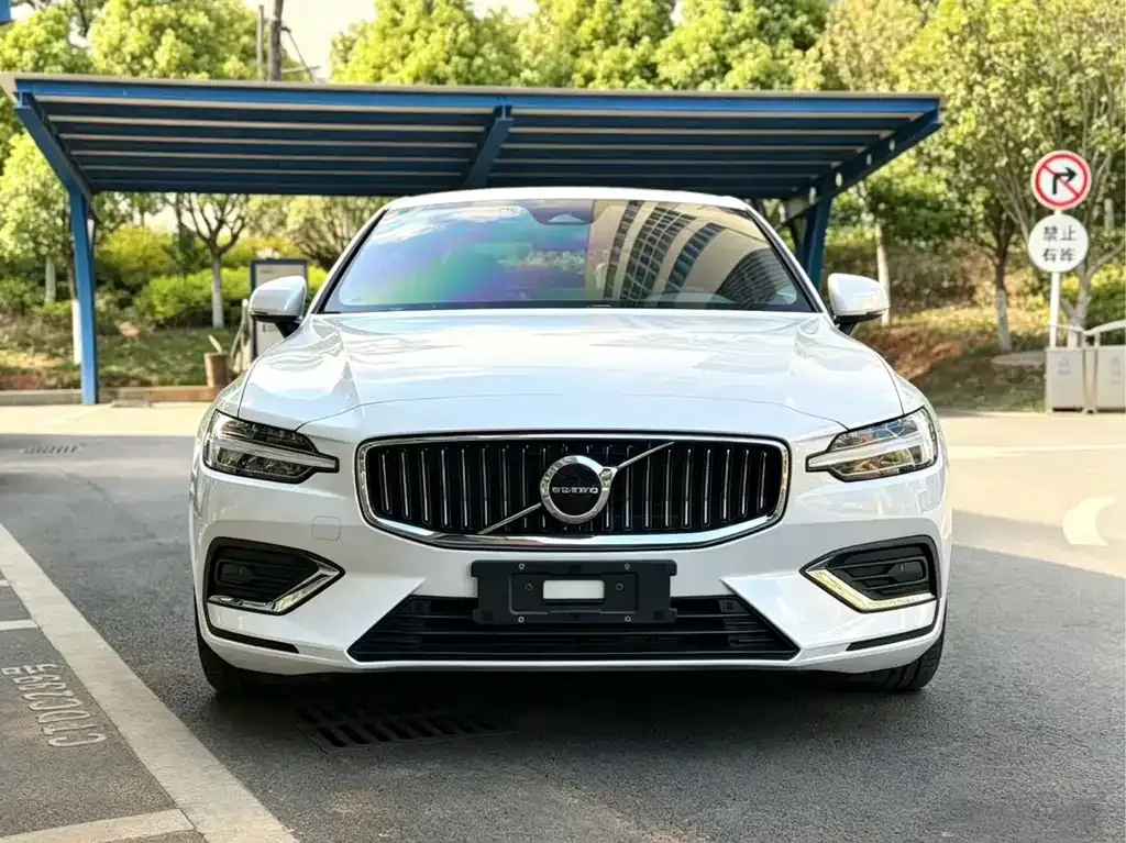 Volvo S60 — фото 5