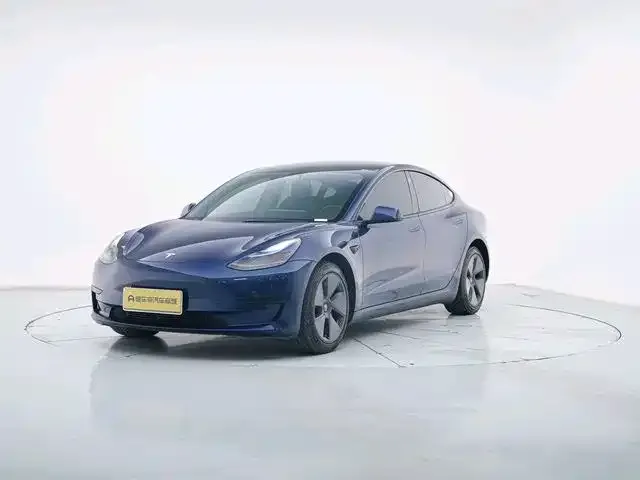 Tesla Model 3 — фото 1