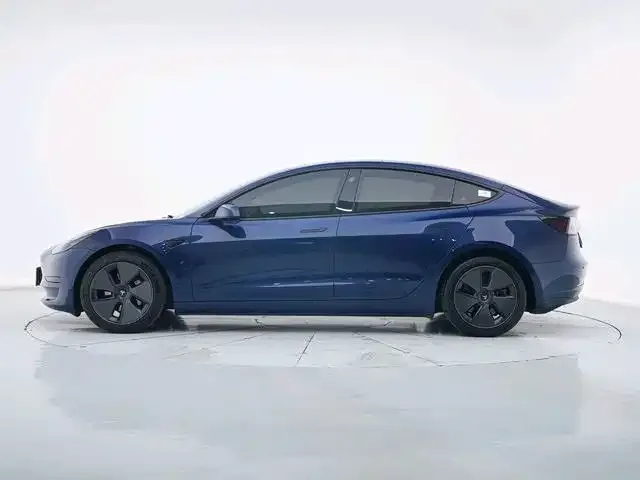 Tesla Model 3 — фото 3