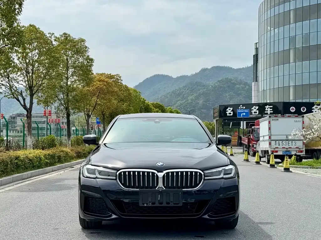 BMW 5 Series — фото 10