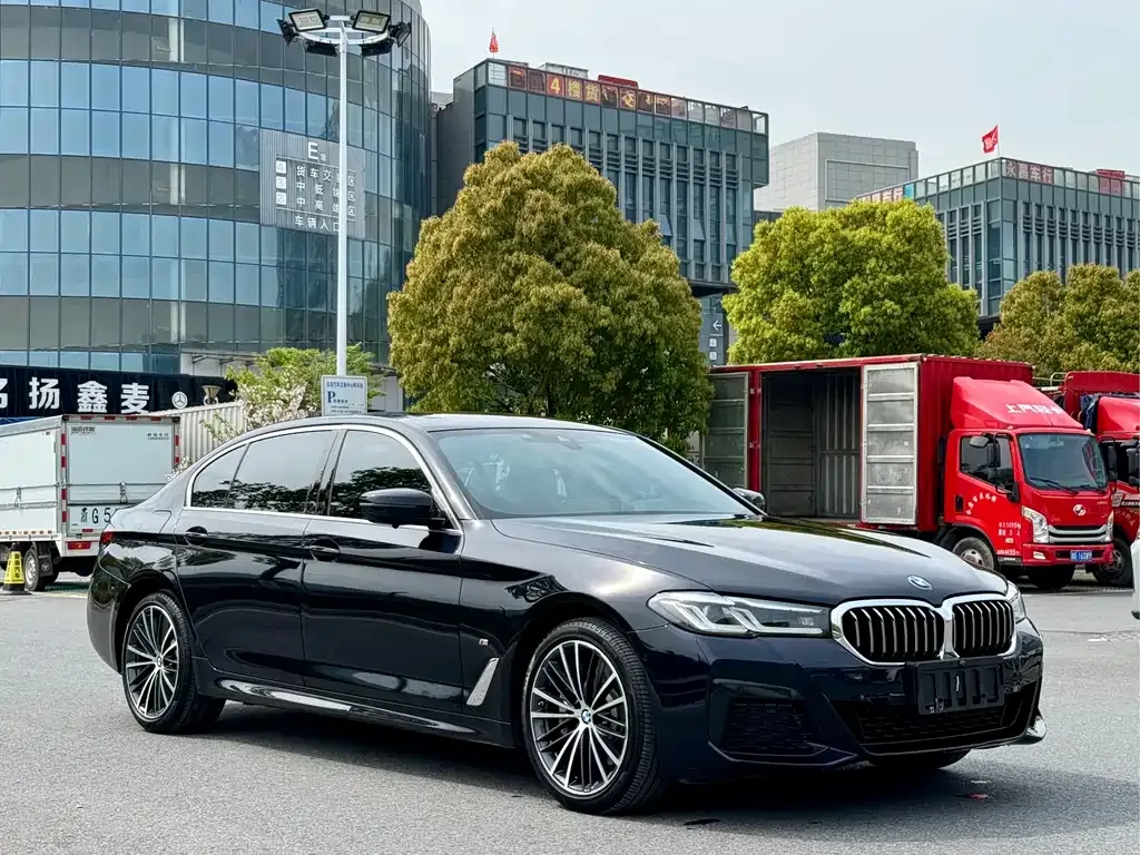 BMW 5 Series — фото 8