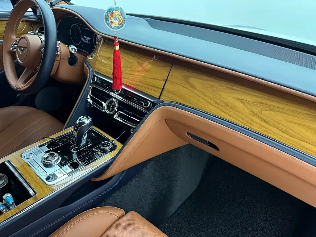 Bentley Flying Spur — фото 10