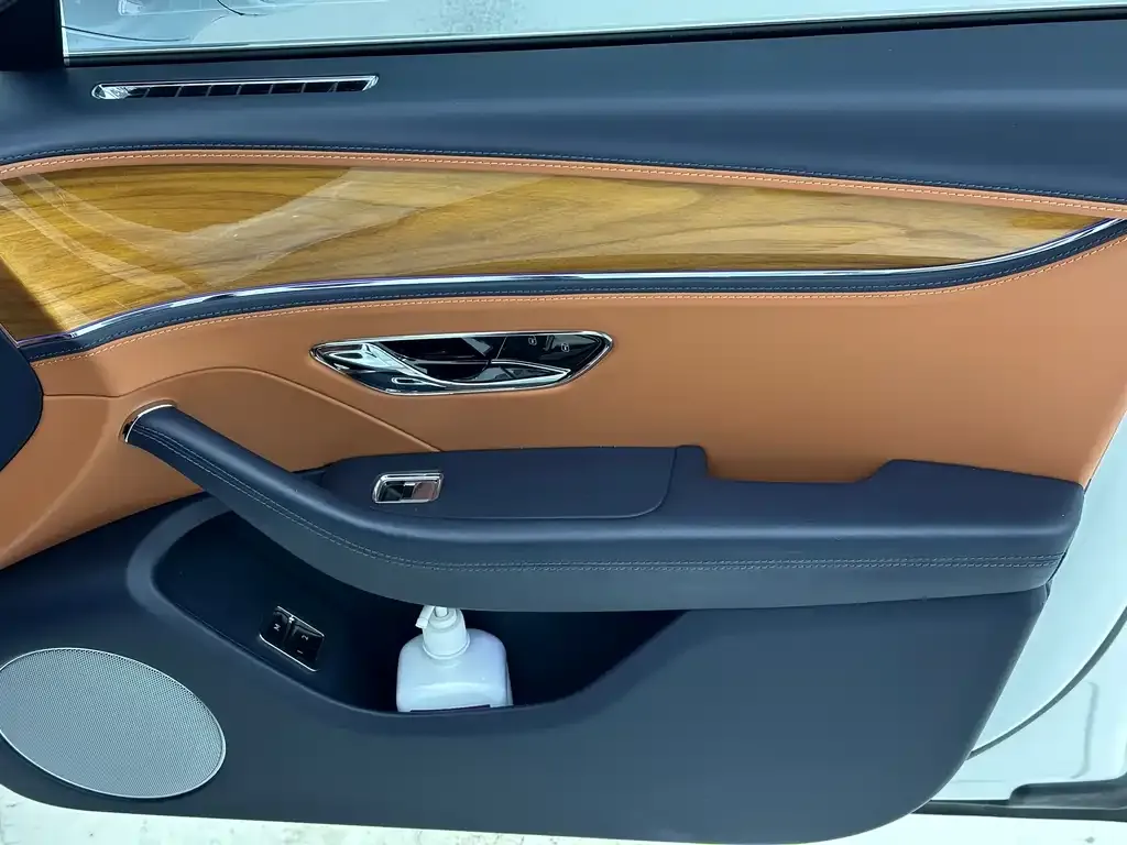 Bentley Flying Spur — фото 3